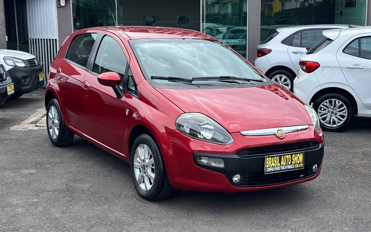 Fiat Punto ATTRACTIVE ITALIA 1.4 F.Flex 8V 5p na cor Branco em Colombo / PR - 973108