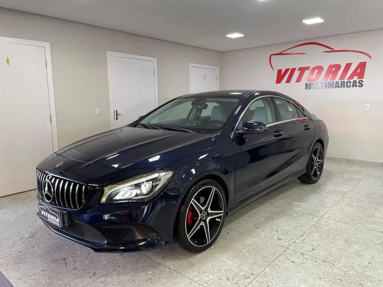 Mercedes-Benz CLA-180 1.6 16V 122cv Aut. na cor Azul em Joinville / SC - 973332
