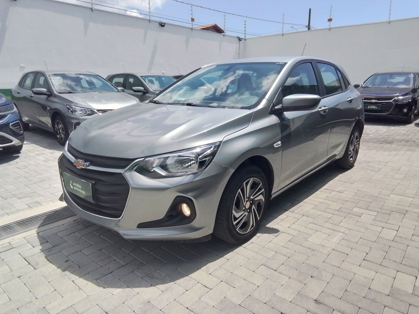 Chevrolet Onix HATCH LT 1.0 12V TB Flex 5p Mec. na cor Prata em Itajaí / SC - 974448