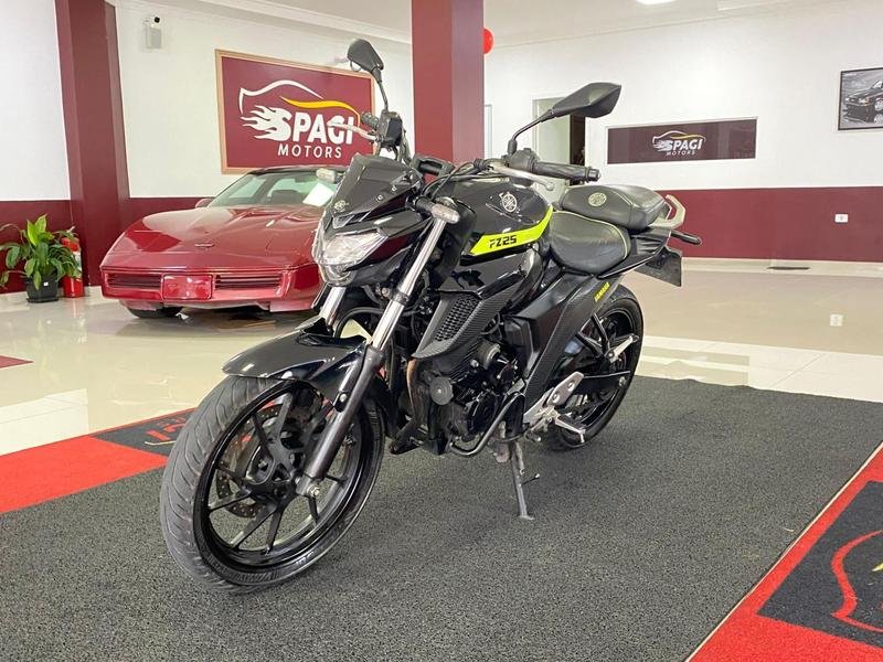 YAMAHA FZ25 250 FAZER FLEX  na cor Preto em São José dos Pinhais / PR - 976774