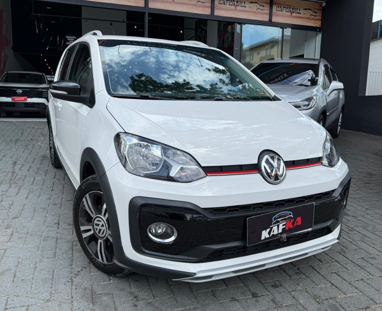 Volkswagen Up! move 1.0 TSI Total Flex 12V 5p na cor Branco em Joinville / SC - 977686