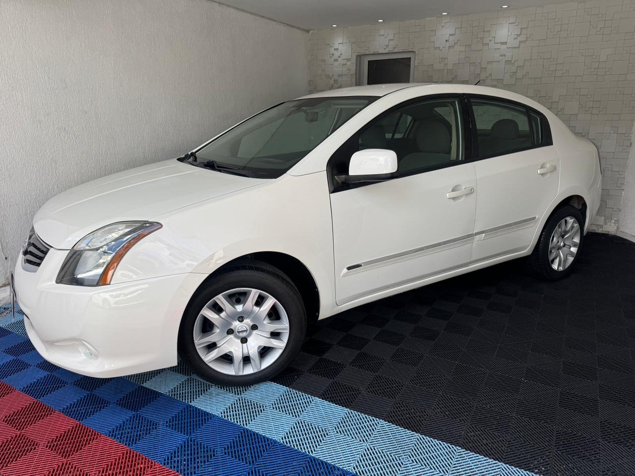 Nissan Sentra S 2.0/ 2.0 Flex Fuel 16V Aut. na cor Branco em Curitiba / PR - 978172