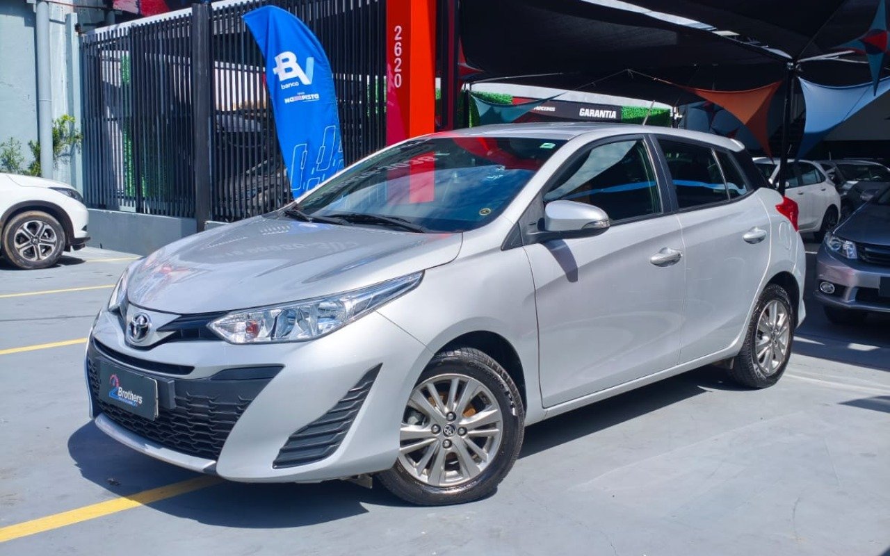 Toyota Yaris XL Plus Con. 1.5 Flex 16V 5p Aut. na cor Prata em Campinas / SP - 978240