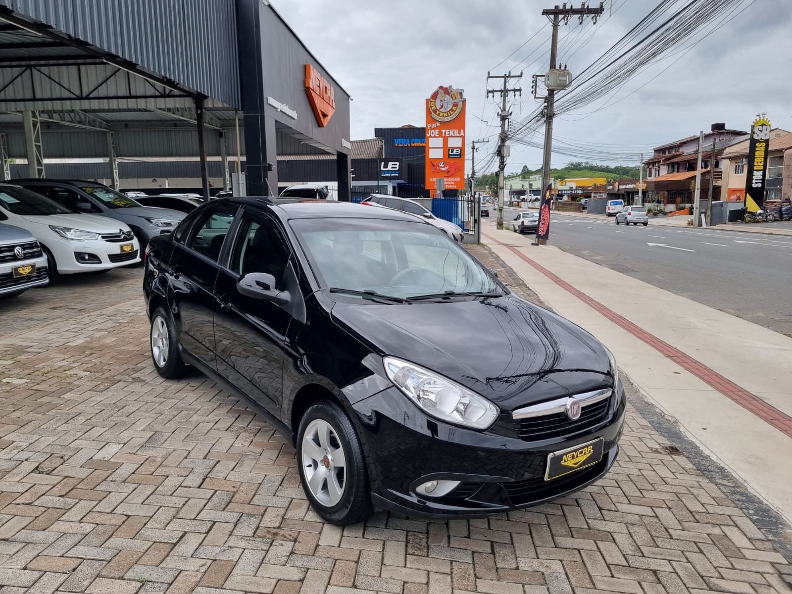 Fiat Grand Siena ATTRAC. 1.4 EVO F.Flex 8V na cor Preto em Joinville / SC - 978483