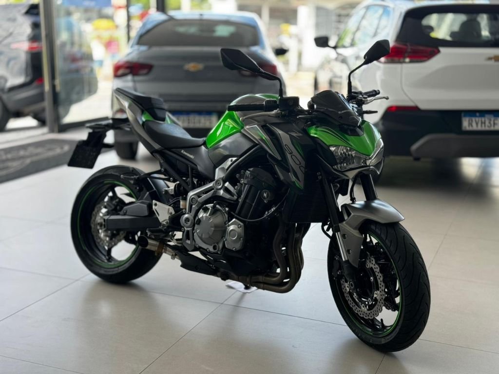 KAWASAKI Z 900  na cor Verde em Palhoça / SC - 979811