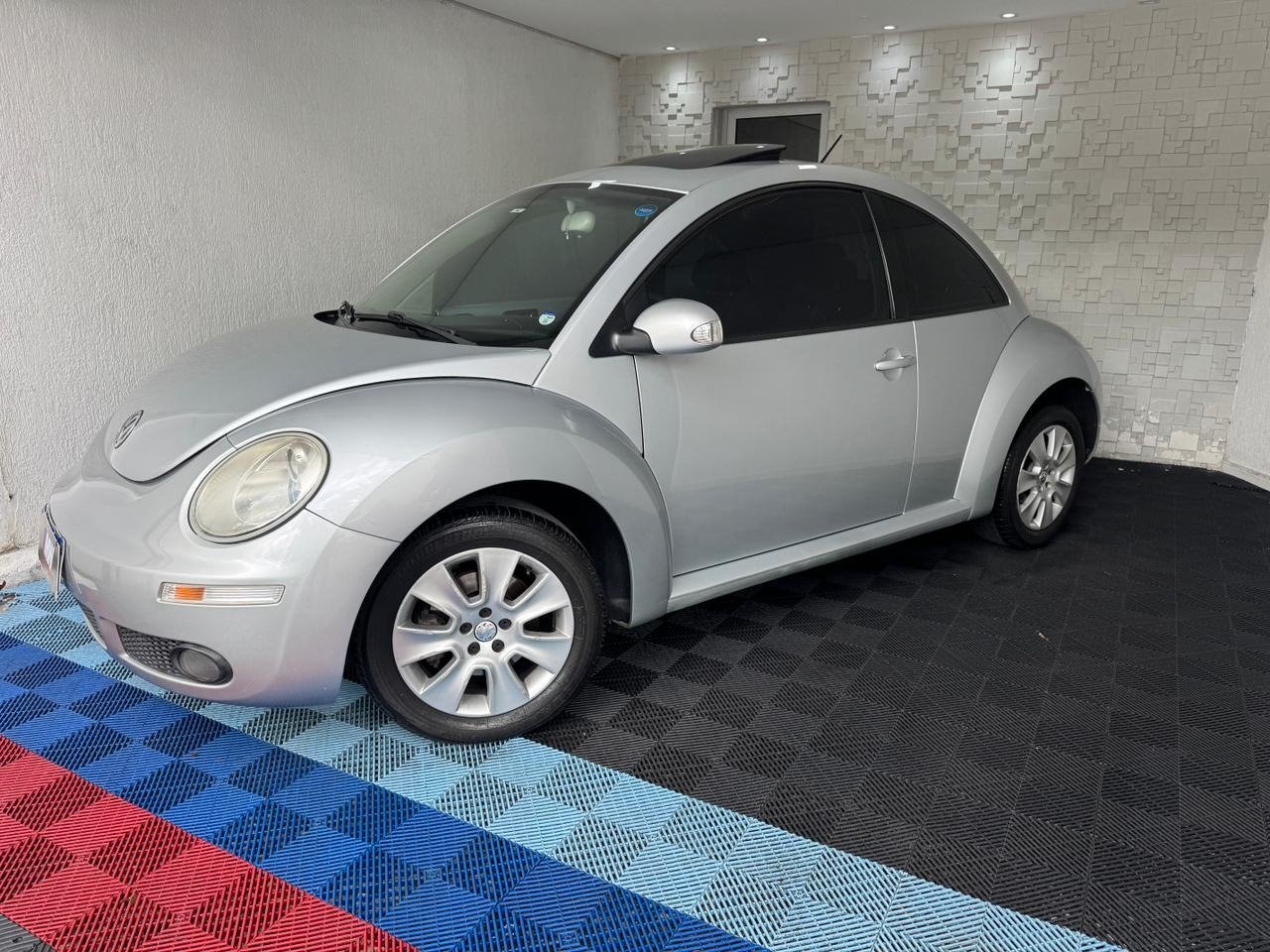 Volkswagen New Beetle 2.0 Mi Mec./Aut. na cor Prata em Curitiba / PR - 980128