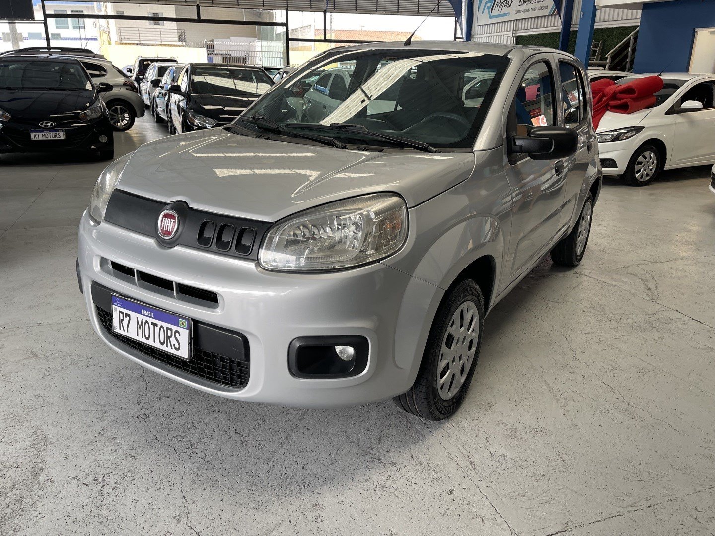 Fiat Uno ATTRACTIVE 1.0 Fire Flex 8V 5p na cor Prata em Campinas / SP - 981060