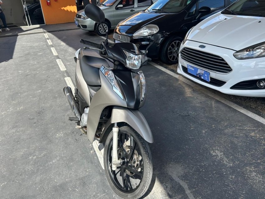 Honda BIZ 125+  na cor Prata em Colombo / PR - 981215