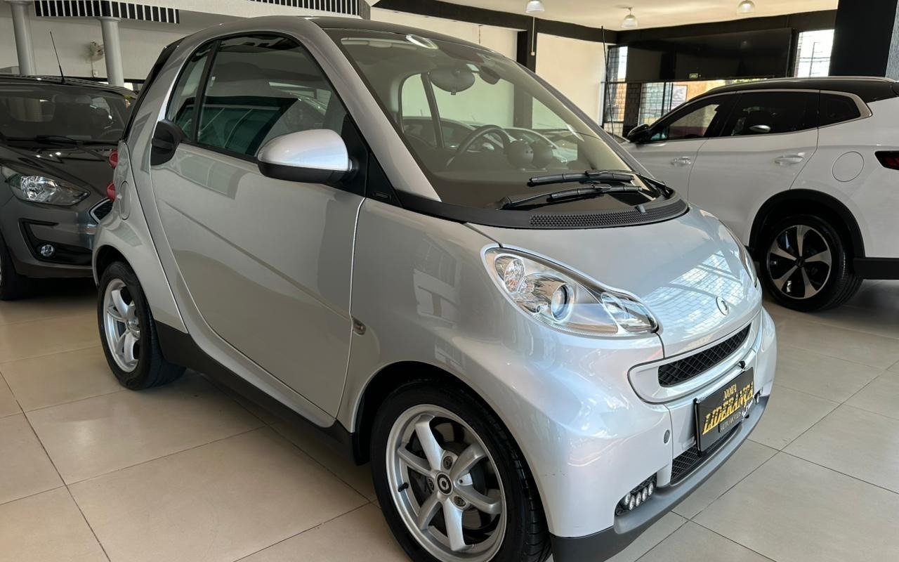 smart fortwo passion coupé 1.0 62kw na cor Prata em Londrina / PR - 981237