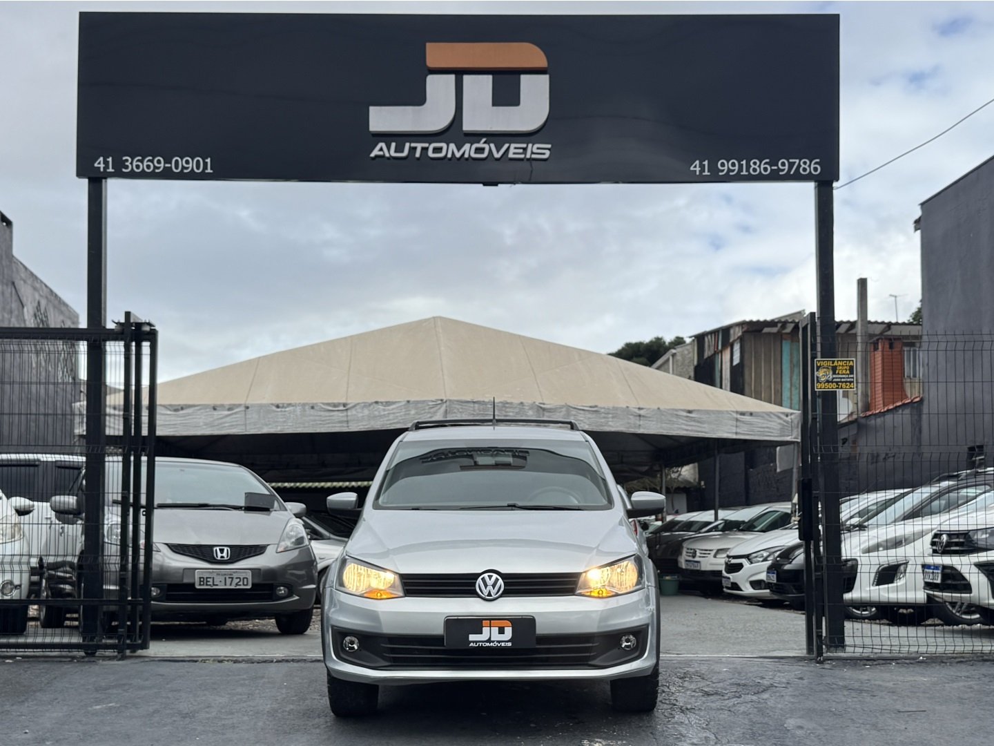 Volkswagen Saveiro Trendline 1.6 Total Flex 16V na cor Prata em Pinhais / PR - 981318