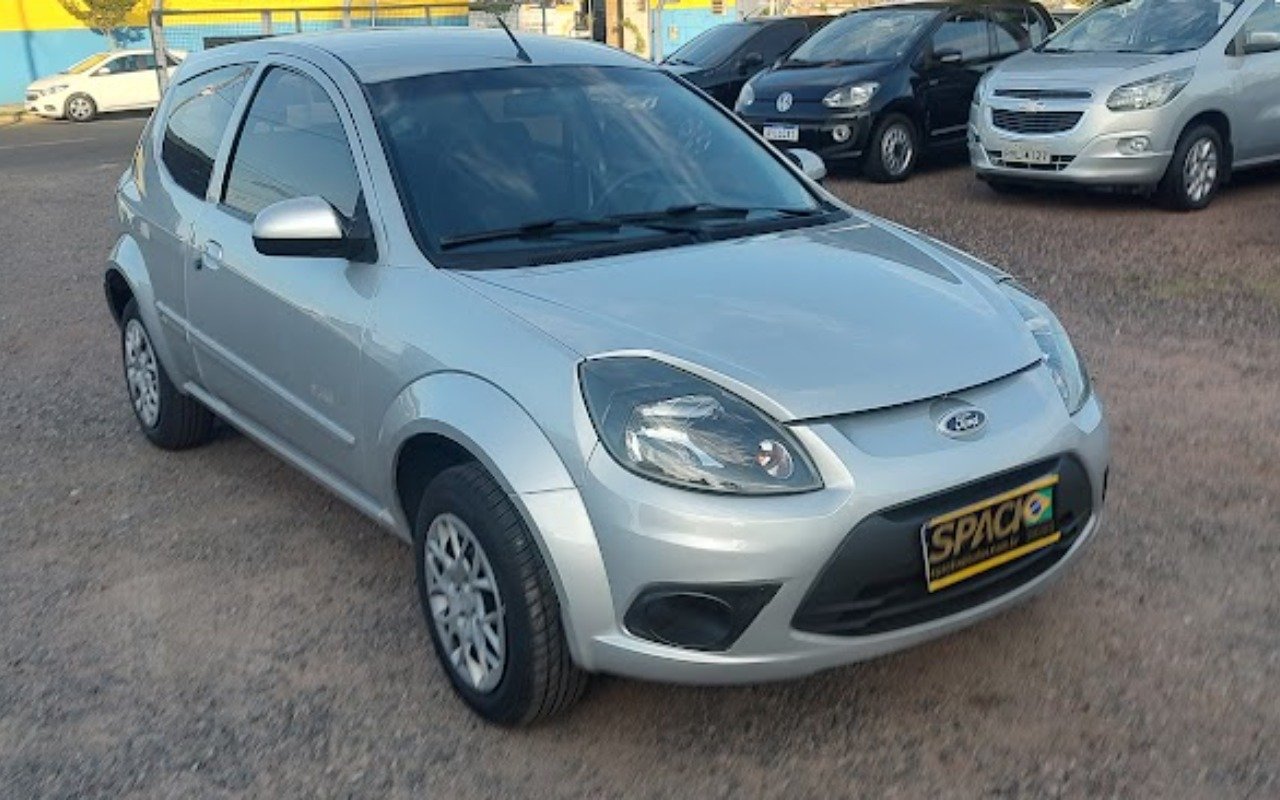 Ford Ka 1.0 8V/1.0 8V ST Flex 3p na cor Prata em Campo Largo / PR - 981733