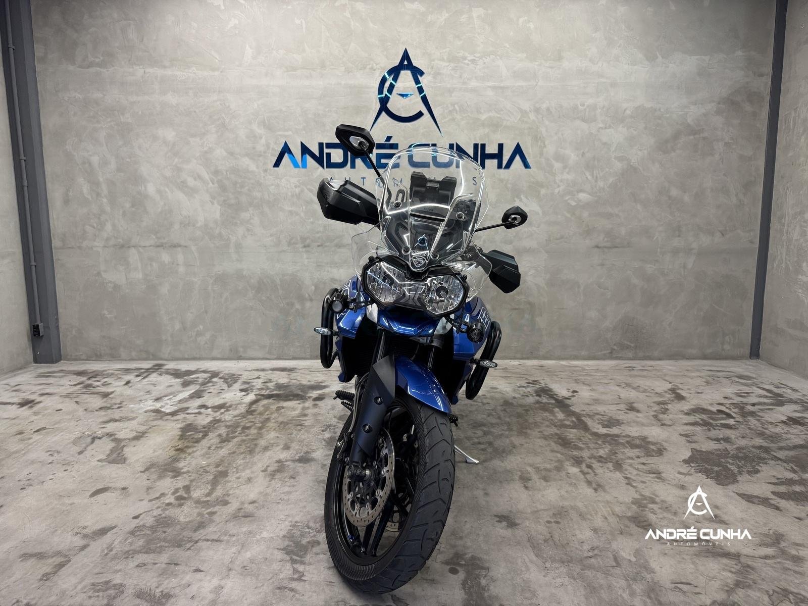 TRIUMPH TIGER 800 XRXL  na cor Azul em Palhoça / SC - 982885