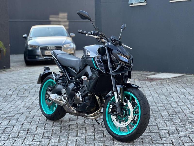 YAMAHA MT-09 TRACER  na cor Cinza em Curitiba / PR - 983035