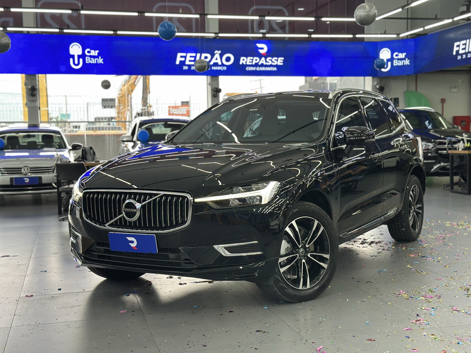 Volvo XC60 T-5 MOMENTUM 2.0 254cv AWD 5p na cor Preto em Palhoça / SC - 983393