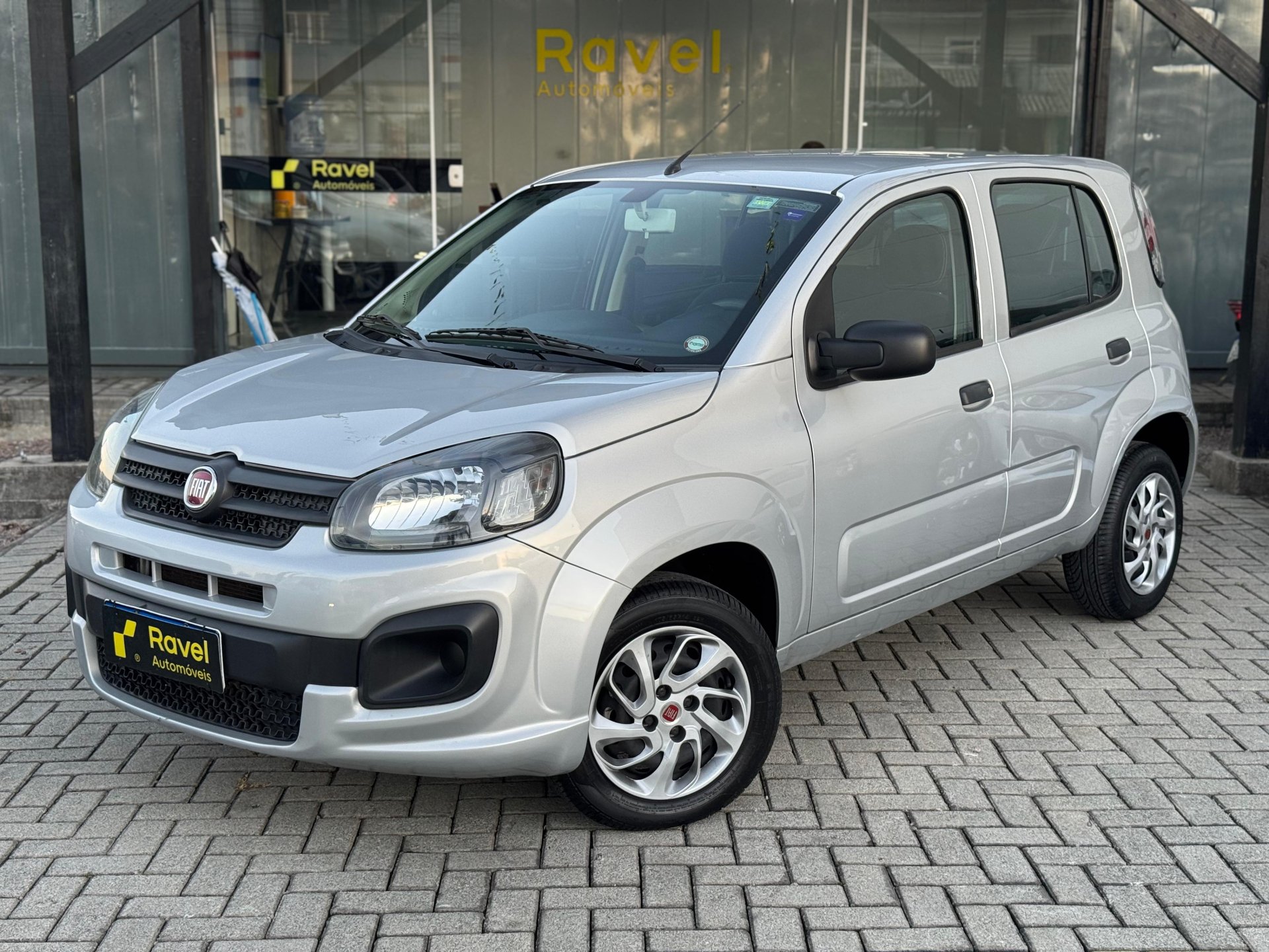Fiat Uno ATTRACTIVE 1.0 Fire Flex 8V 5p na cor Prata em Palhoça / SC - 984897