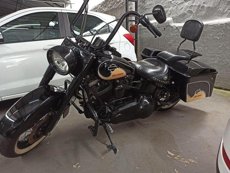 HARLEY-DAVIDSON HERITAGE SOFTAIL CLASSIC FLSTC  na cor Preto em Curitiba / PR - 985487