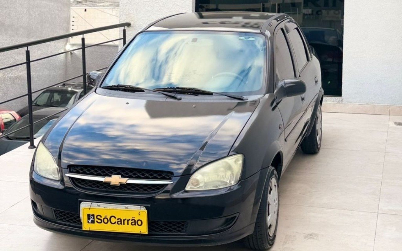 Chevrolet Classic Life/LS 1.0 VHC FlexP. 4p na cor Preto em Curitiba / PR - 985641