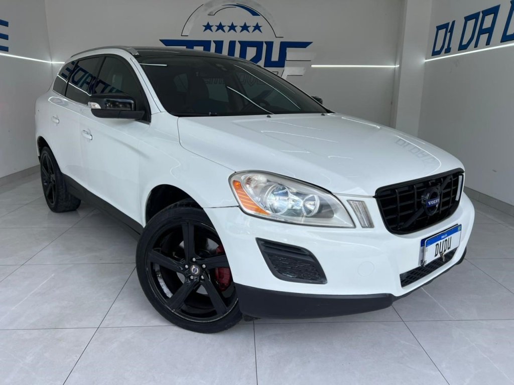 Volvo XC60 2.0 T5 5p na cor Branco em Joinville / SC - 985665