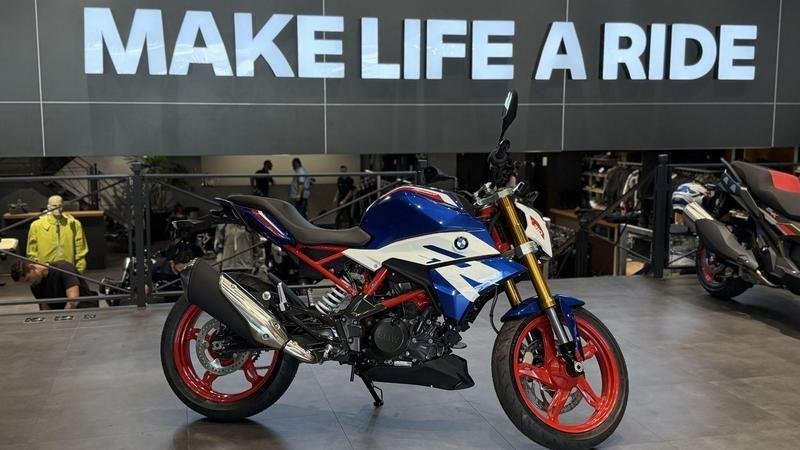 BMW G 310 R  na cor Azul em Curitiba / PR - 985770