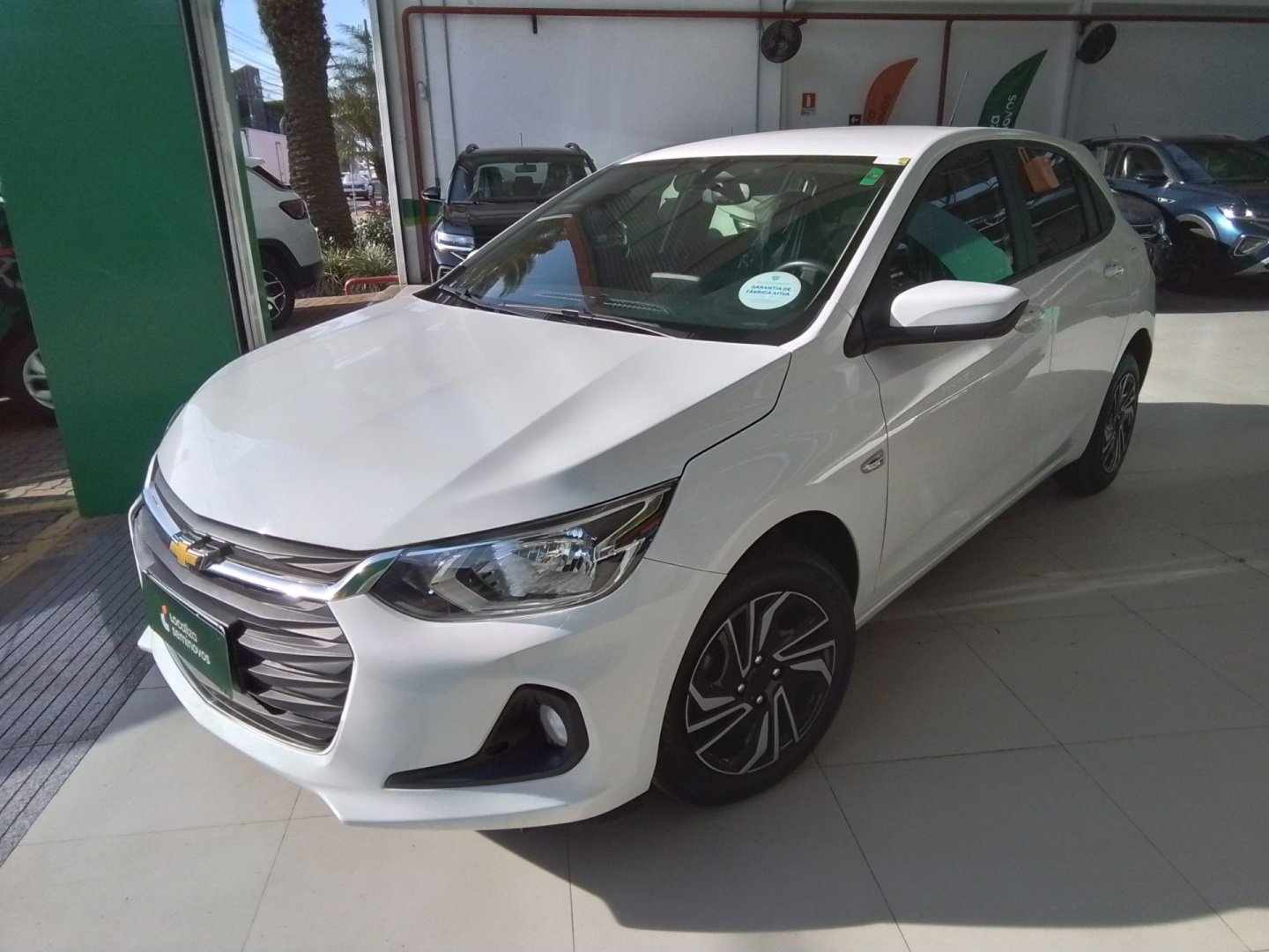 Chevrolet Onix HATCH LT 1.0 12V TB Flex 5p Mec. na cor Branco no Porto Alegre / RS - 985843