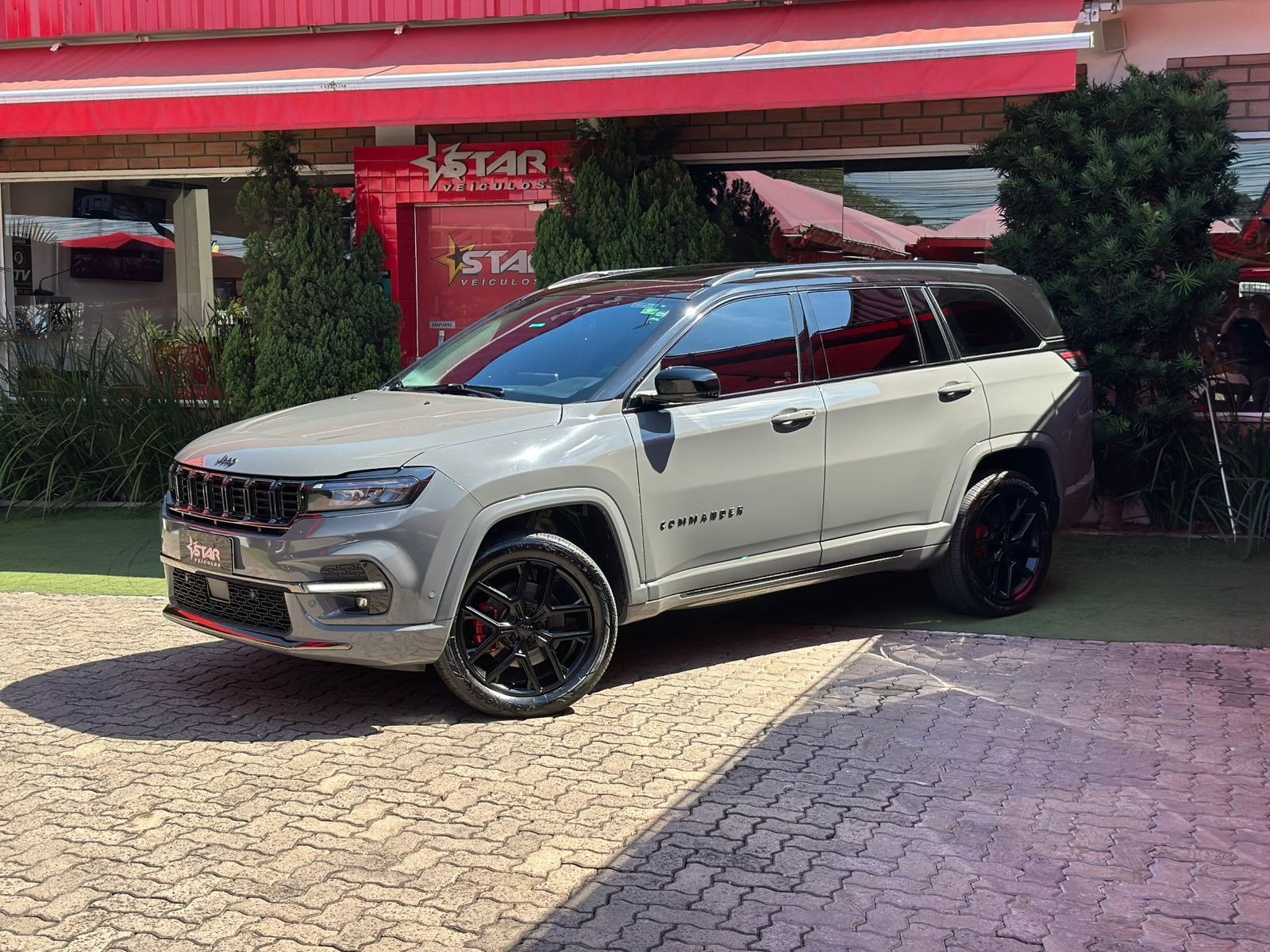 Jeep Commander Black Hurricane 2.0 4x4 TB Aut na cor Cinza no Canoas / RS - 985888