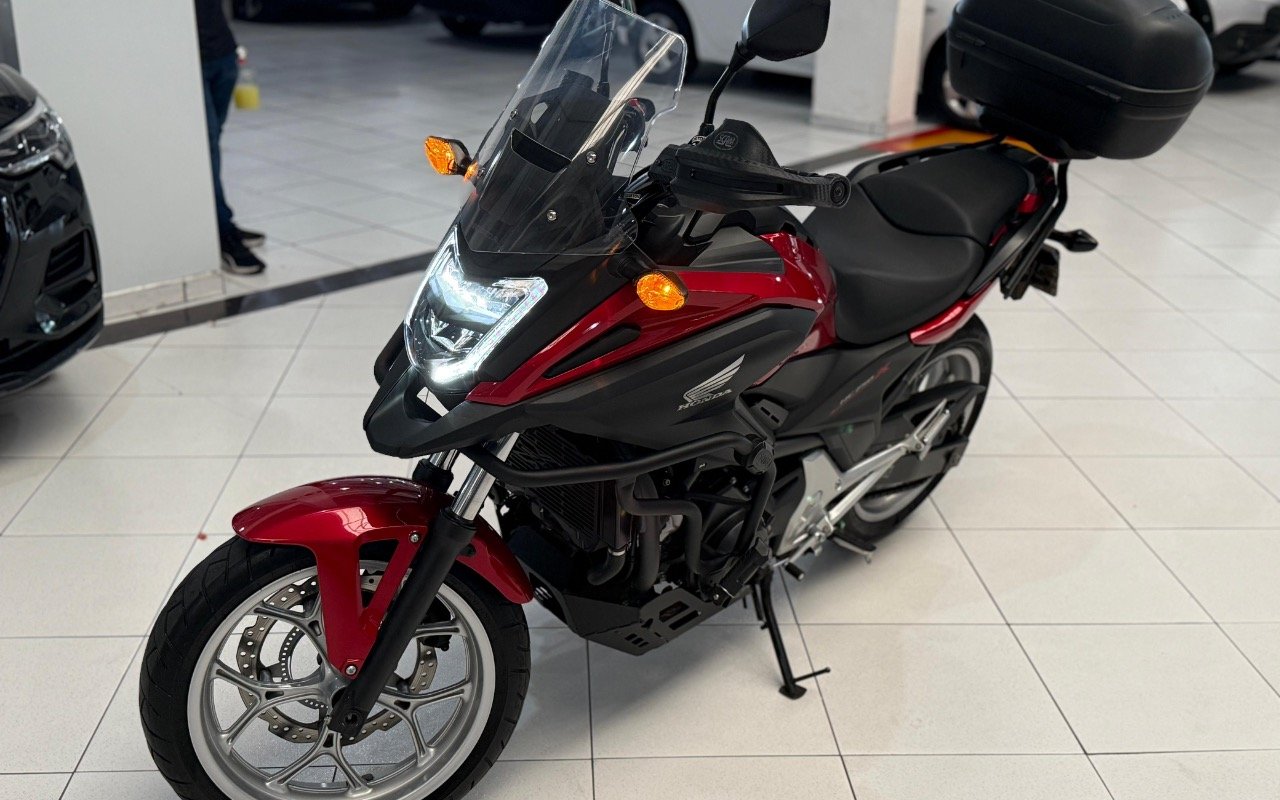 Honda NC 750X/NC 750X ABS  na cor Vermelho em Curitiba / PR - 986293