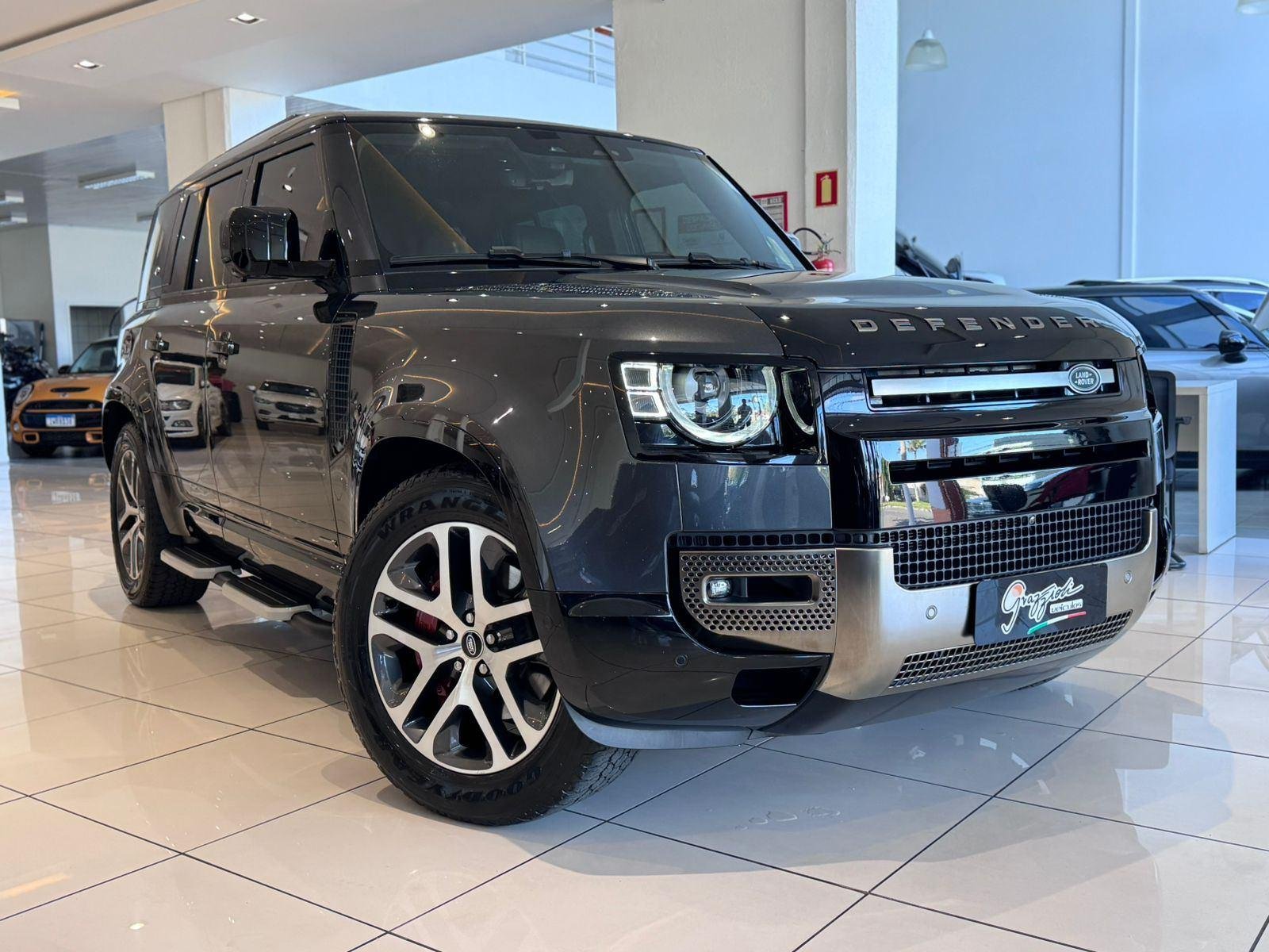 Land Rover Defender 110 X D300 Die. Aut. (Híb.) na cor Cinza no Rio Grande / RS - 986928