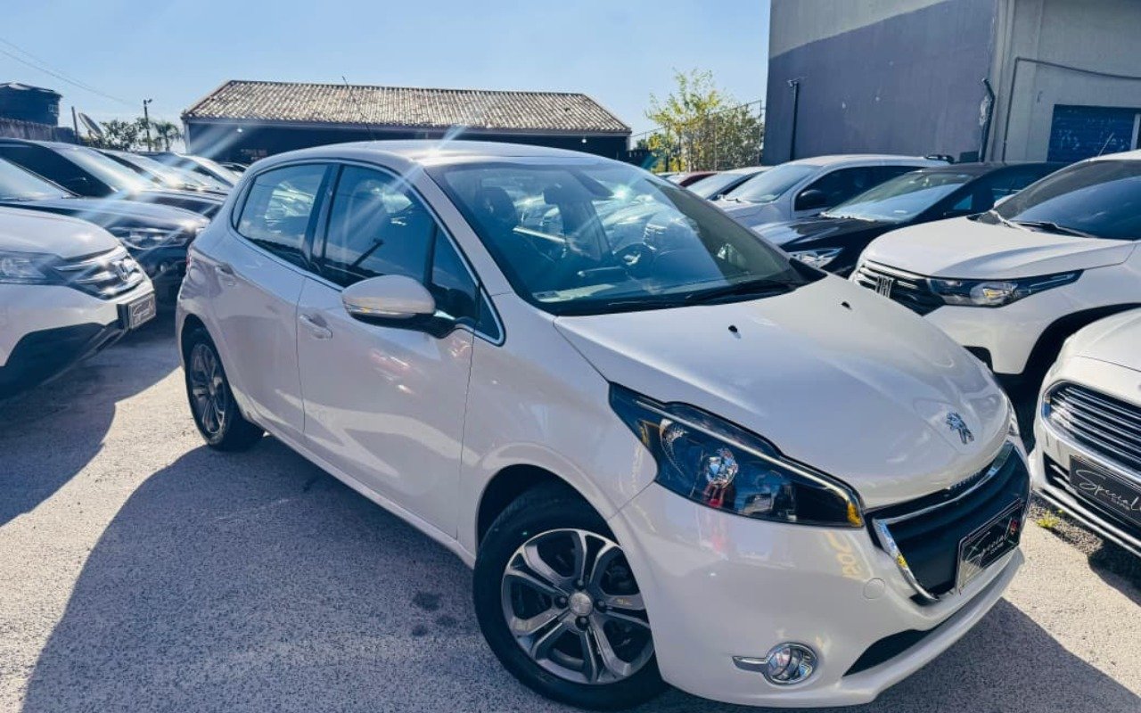 Peugeot 208 Griffe 1.6 Flex 16V 5p Aut. na cor Branco em Pinhais / PR - 987229
