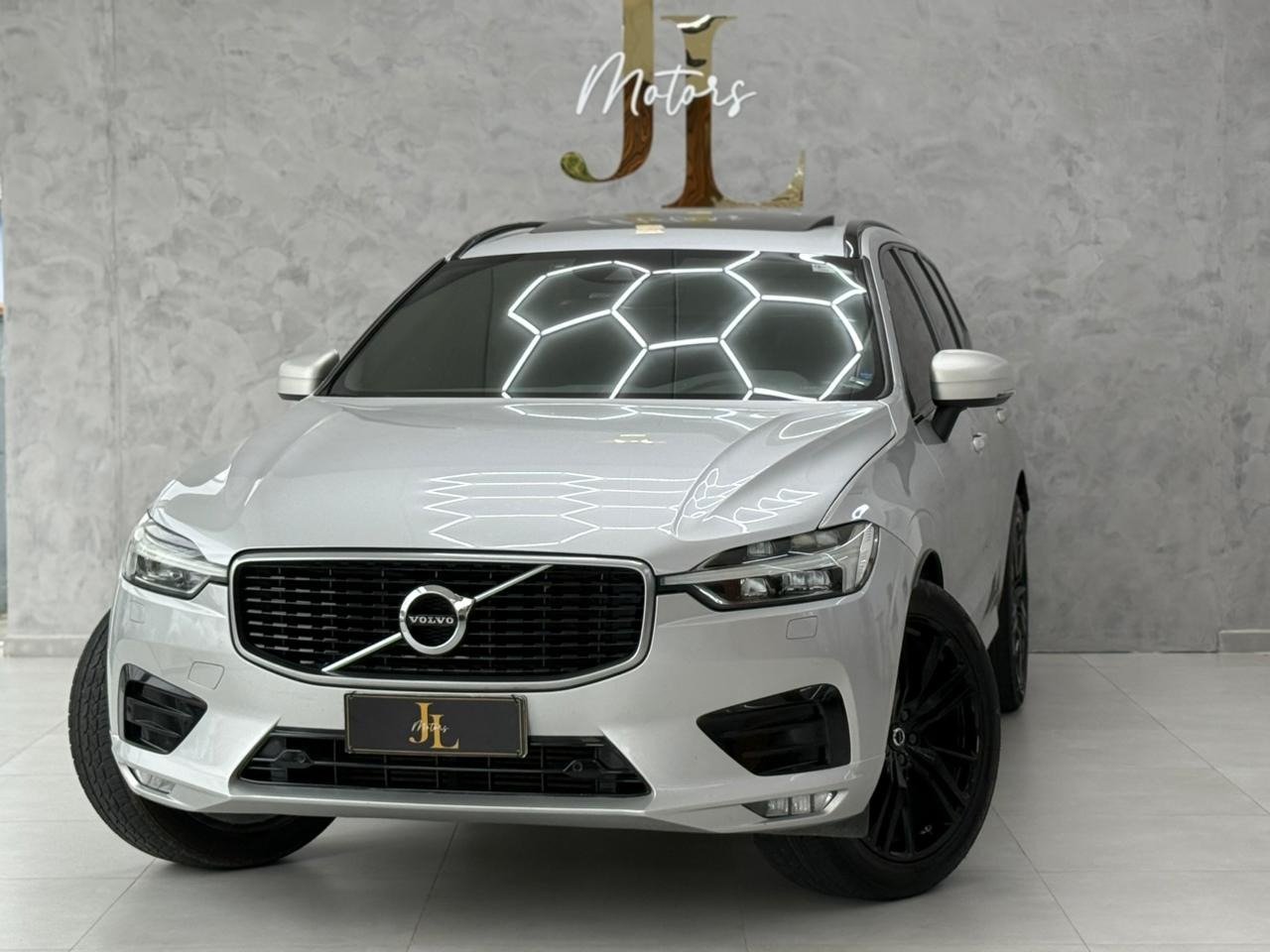 Volvo XC60 T-5 R-DESIGN 2.0 AWD 5p na cor Prata em Joinville / SC - 987378