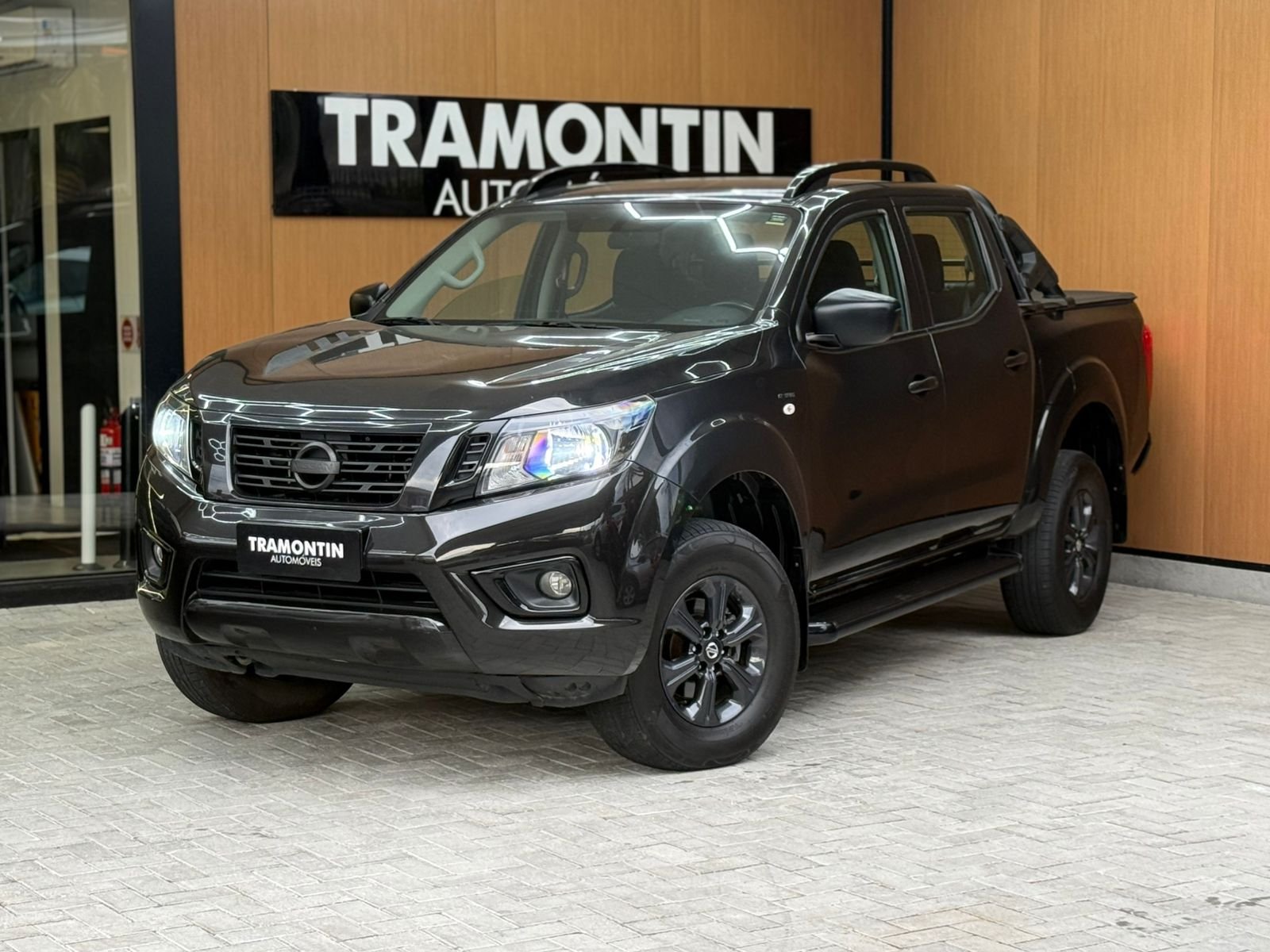 Nissan Frontier ATTAC.CD 4x4 2.3 Bi-TB Die. Aut na cor Preto em São José / SC - 987499