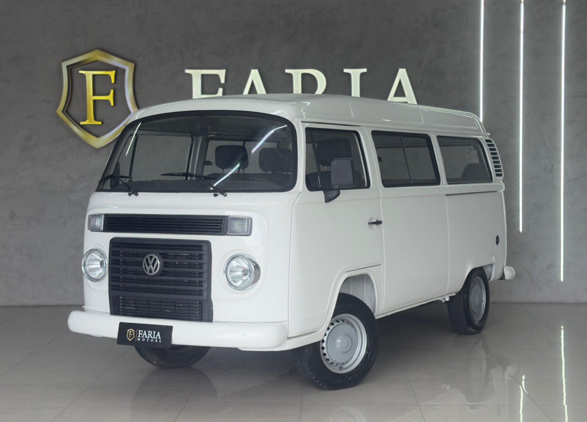 Volkswagen Kombi Lotação 1.4 Mi Total Flex 8V na cor Branco em Curitiba / PR - 987654