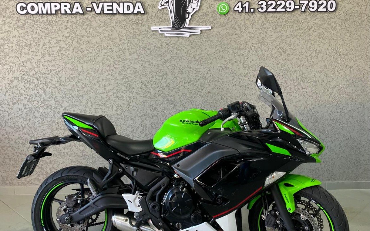 KAWASAKI NINJA 650R 649cc  na cor Verde em Curitiba / PR - 987975