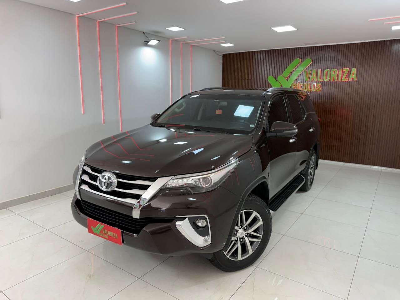 Toyota Hilux SW4 SRX 4x4 2.8 TDI 16V Dies. Aut. na cor Marrom em Londrina / PR - 988097