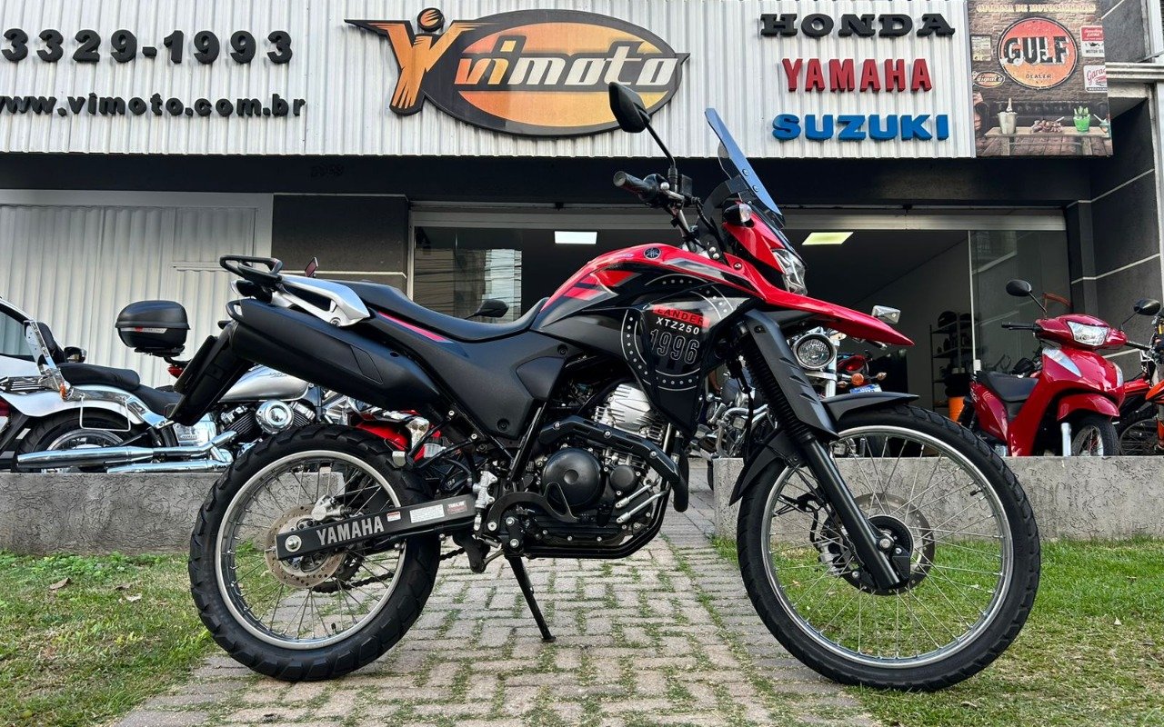 YAMAHA XTZ 250 LANDER 249cc/LANDER BLUEFLEX/ABS  na cor Vermelho em Curitiba / PR - 988148