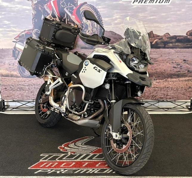 BMW F 900 GS Adventure Plus  na cor Cinza em Campo Largo / PR - 988358