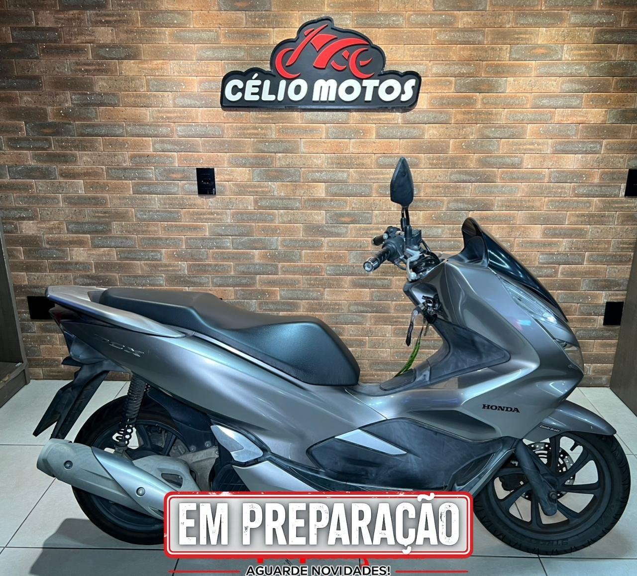 Honda PCX 150/DLX  na cor Prata em Palhoça / SC - 988364