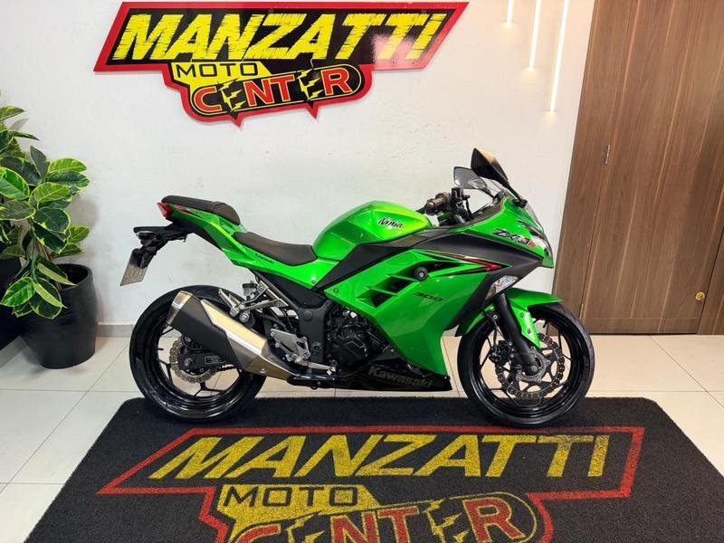 KAWASAKI NINJA 300  na cor Verde em Campo Largo / PR - 988438