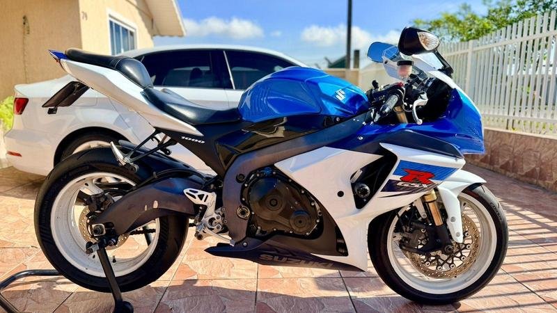 Suzuki GSX-S 1000  na cor Azul em Curitiba / PR - 988609