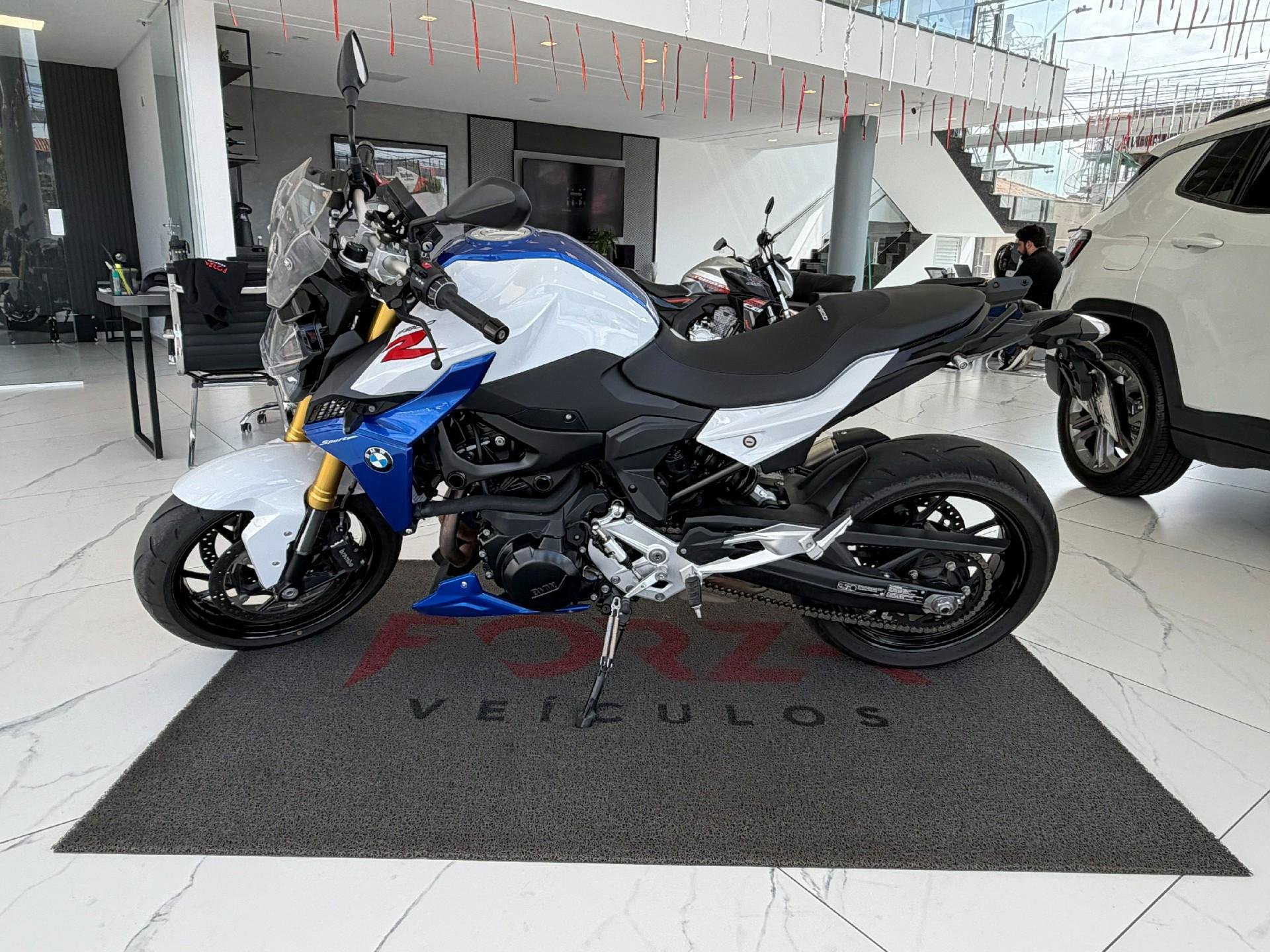 BMW F 900 R Sport Plus  na cor Branco em São Mateus do Sul / PR - 988783