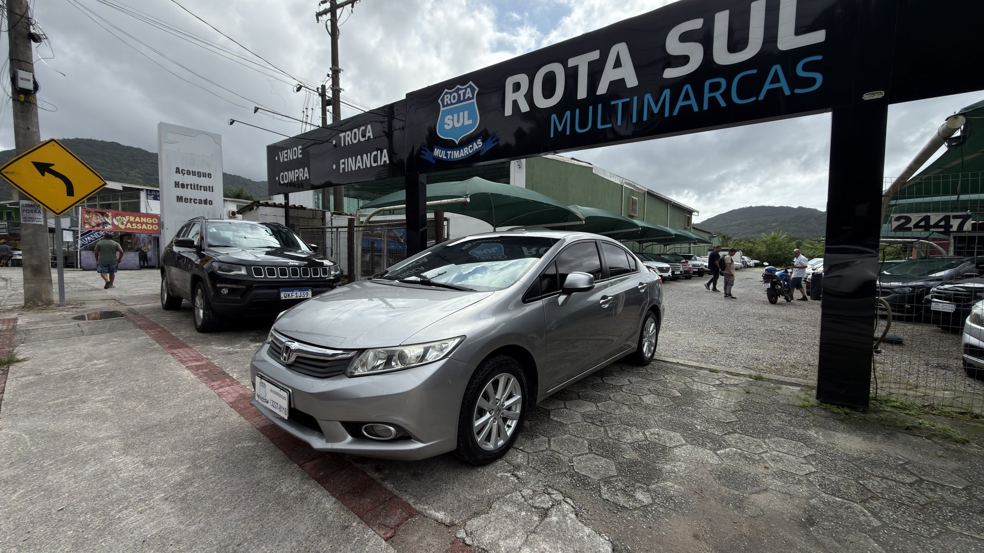 Honda Civic Sedan LXS 1.8/1.8 Flex 16V Mec. 4p na cor Cinza em Florianópolis / SC - 989015