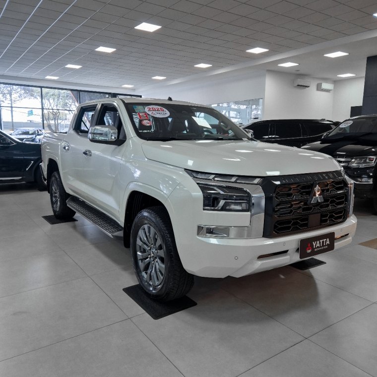 Mitsubishi Triton HPE-S 2.4 CD 4x4 TB Diesel Aut. na cor Branco em Curitiba / PR - 989251