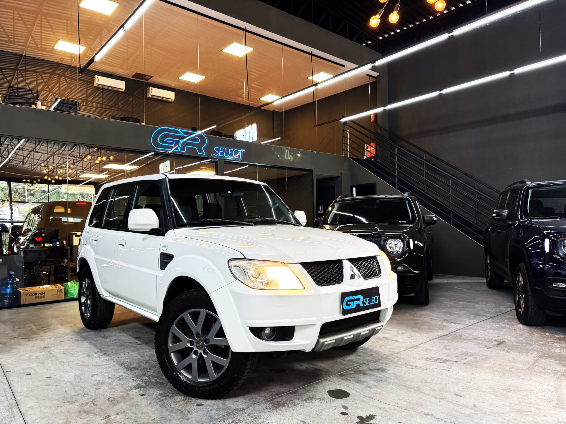 Mitsubishi Pajero TR4 2.0 Flex 16V 4X2 Mec. na cor Branco em Florianópolis / SC - 989552