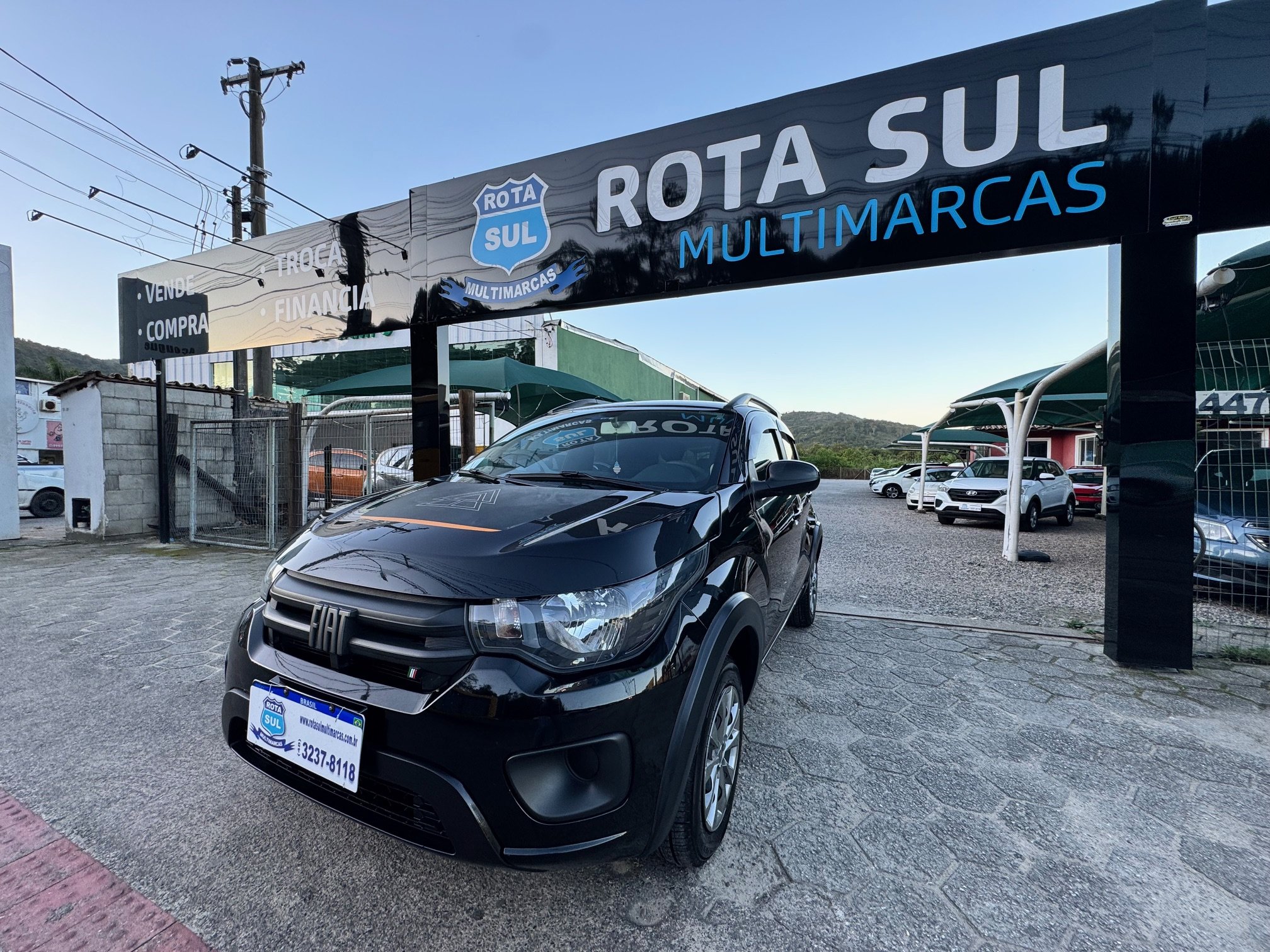 Fiat Mobi TREKKING 1.0 Flex 5p. na cor Preto em Florianópolis / SC - 989794