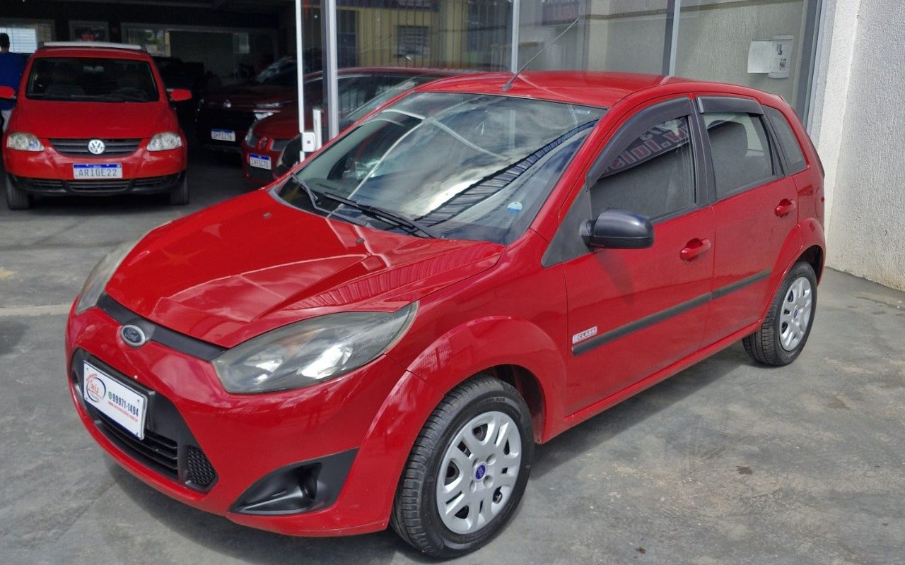 Ford Fiesta 1.0 8V Flex/Class 1.0 8V Flex 5p na cor Vermelho em Ponta Grossa / PR - 989817