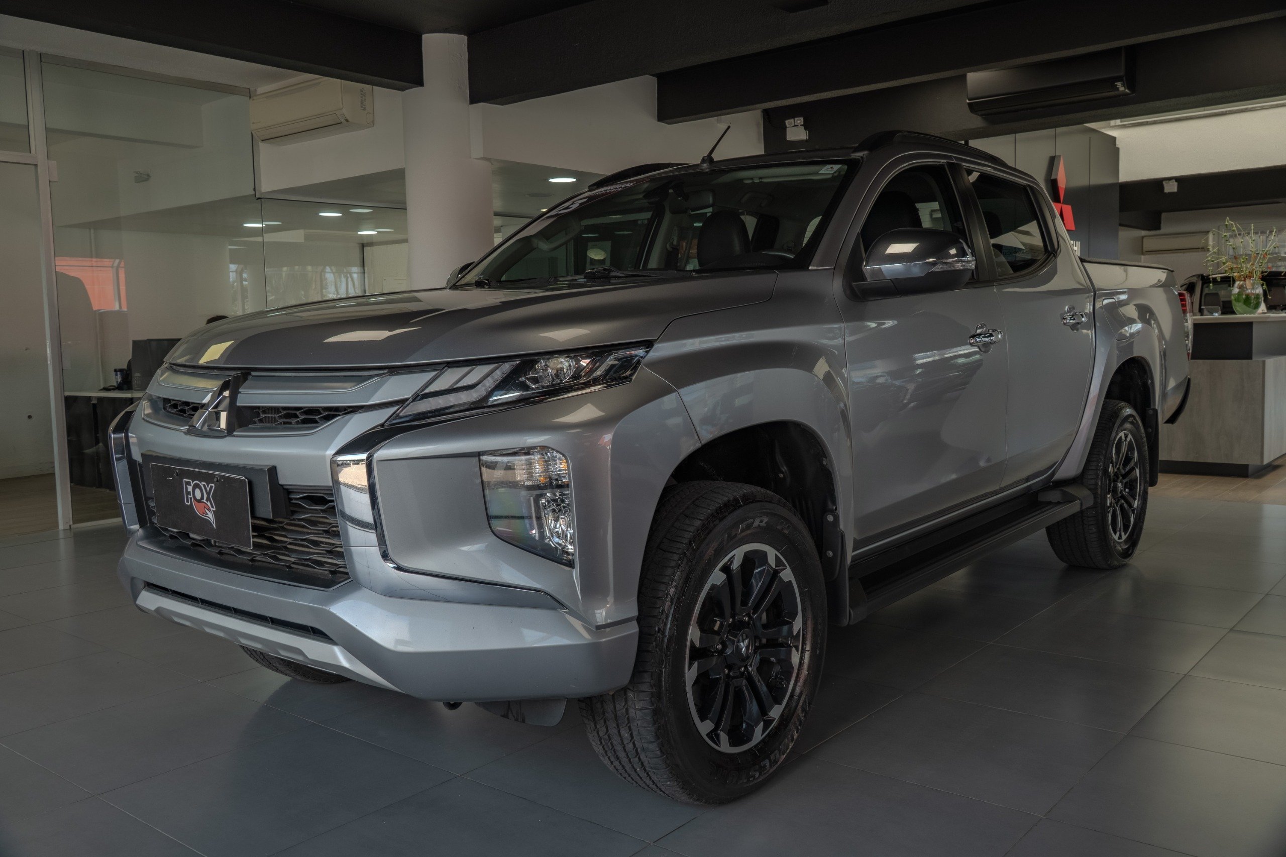 Mitsubishi L200 Triton Sport HPE 2.4 CD Diesel Aut. na cor Prata no Porto Alegre / RS - 990033