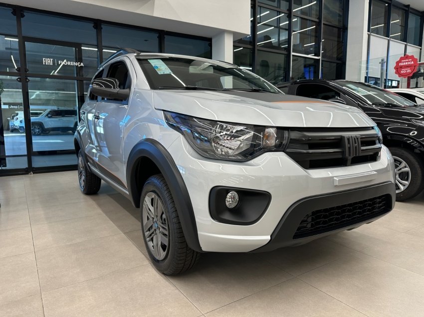 Fiat Mobi TREKKING 1.0 Flex 5p. na cor Prata em Joinville / SC - 990282