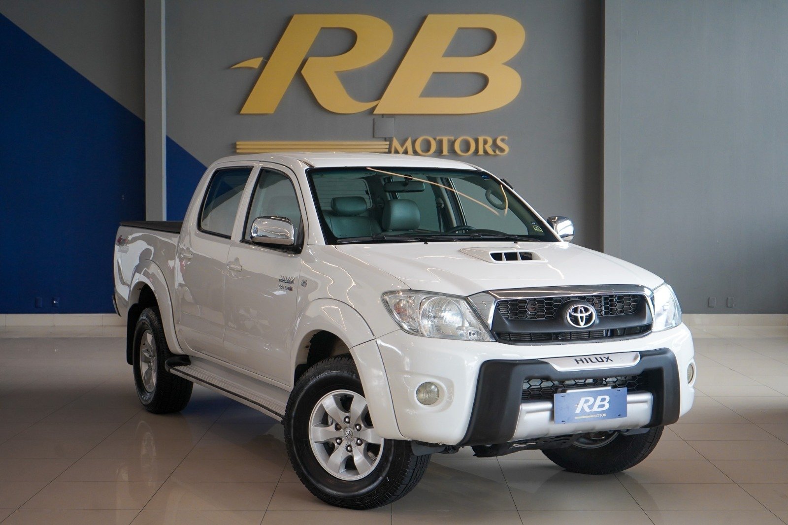 Toyota Hilux CD SRV 4x4 3.0 8V 116cv TB Diesel na cor Branco em Itajaí / SC - 990310
