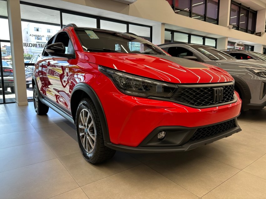 Fiat Argo TREKKING 1.3 8V Flex Aut. na cor Vermelho em Joinville / SC - 990359