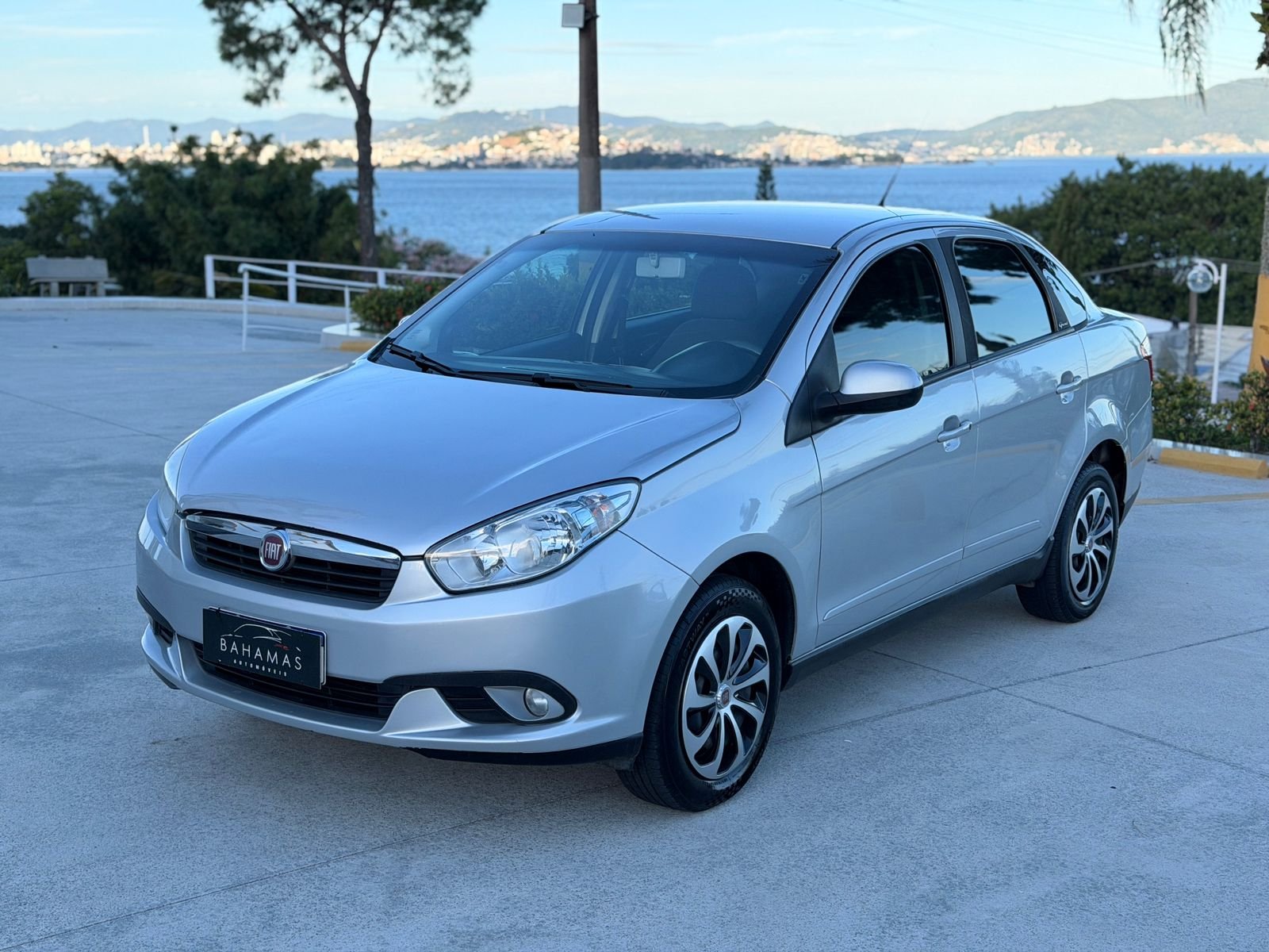 Fiat Siena ATTRACTIVE 1.4 Fire Flex 8V 4p na cor Prata em São José / SC - 990449