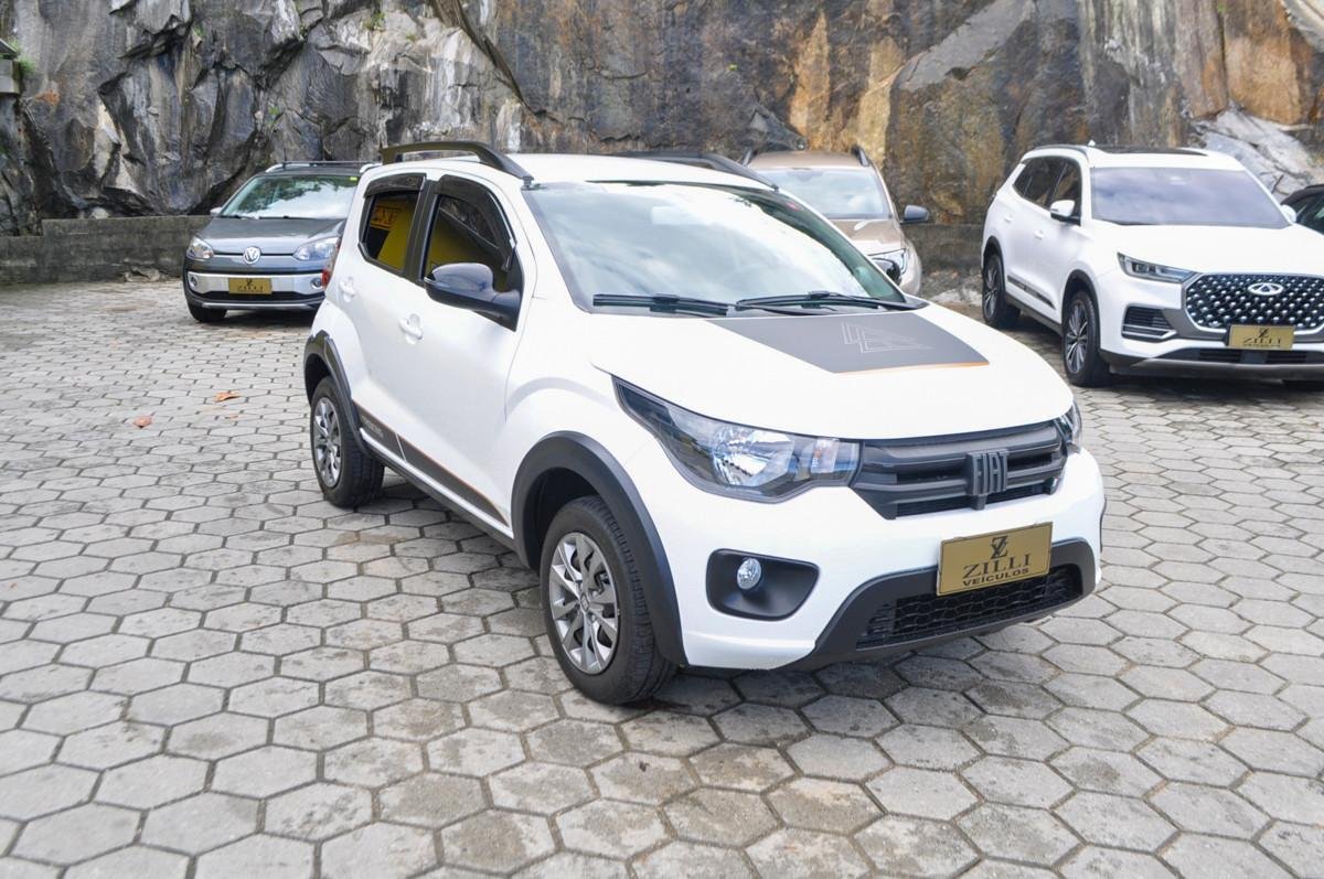 Fiat Mobi TREKKING 1.0 Flex 5p. na cor Branco em Florianópolis / SC - 990669
